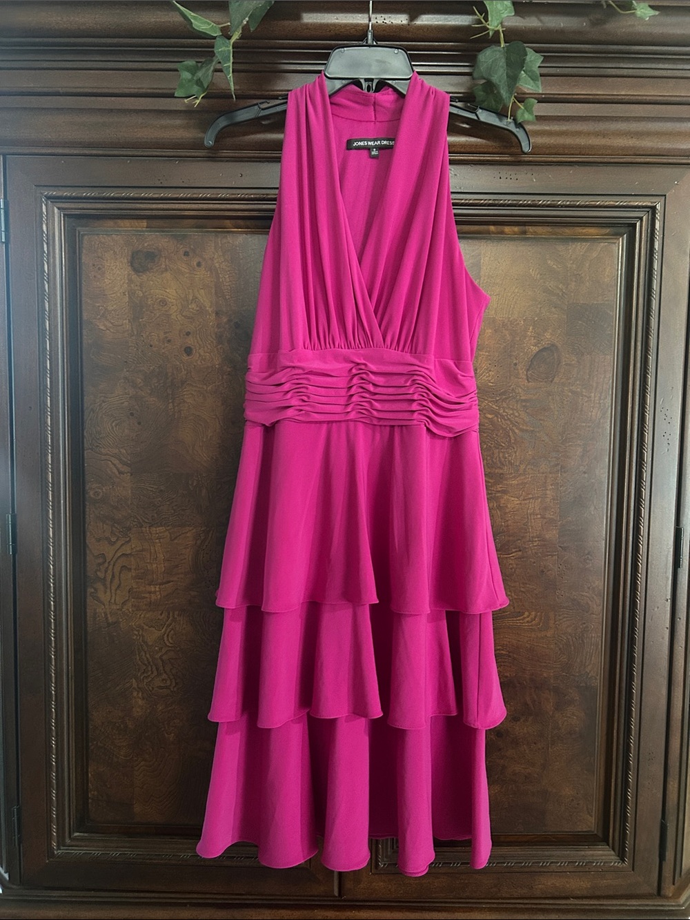 Jones New York Sleeveless Tiered V-Neck Magenta Dress